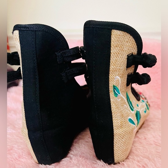 Vintage Chinese Floral Hibiscus Embroidery Strappy Round Toe Platform Wedges - Picture 13 of 16